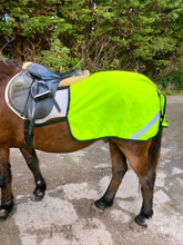 Load image into Gallery viewer, WATERPROOF QUARTER RUG or sheet with diagonal reflective stripe. Driver message on tail flap, optional lights.  Pink, hi viz orange or yellow.
