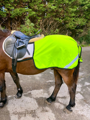 WATERPROOF QUARTER RUG or sheet with diagonal reflective stripe. Driver message on tail flap, optional lights.  Pink, hi viz orange or yellow.